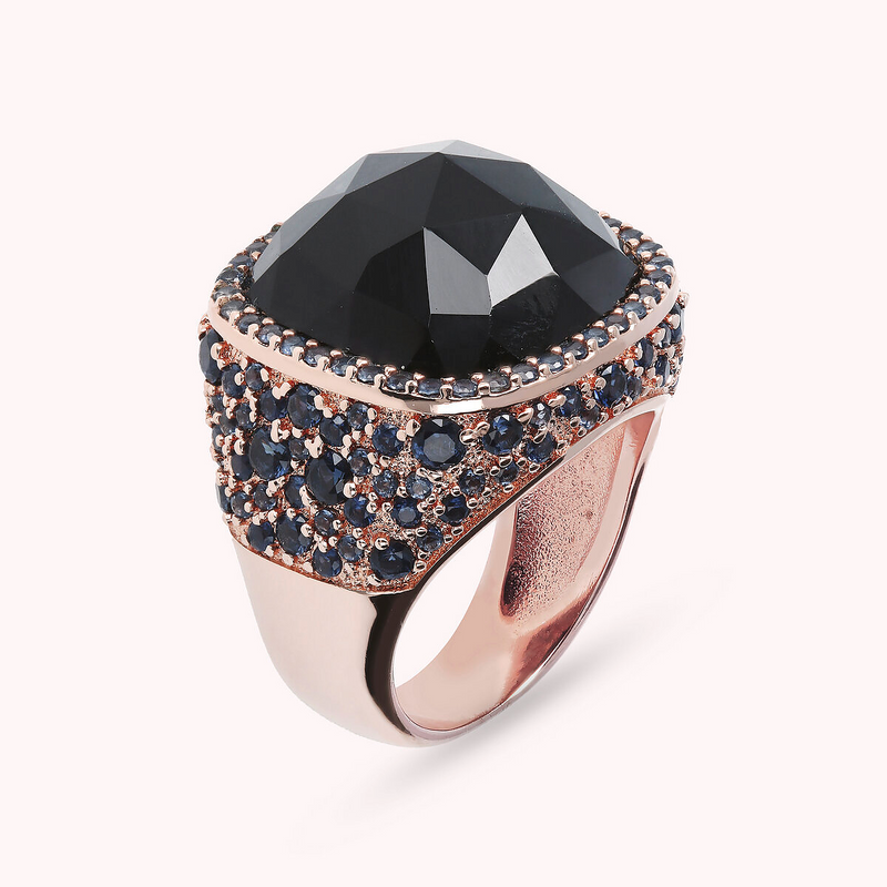 Anello Chevalier con Pietra Naturale Quadrata e Pavé di Nano Gem