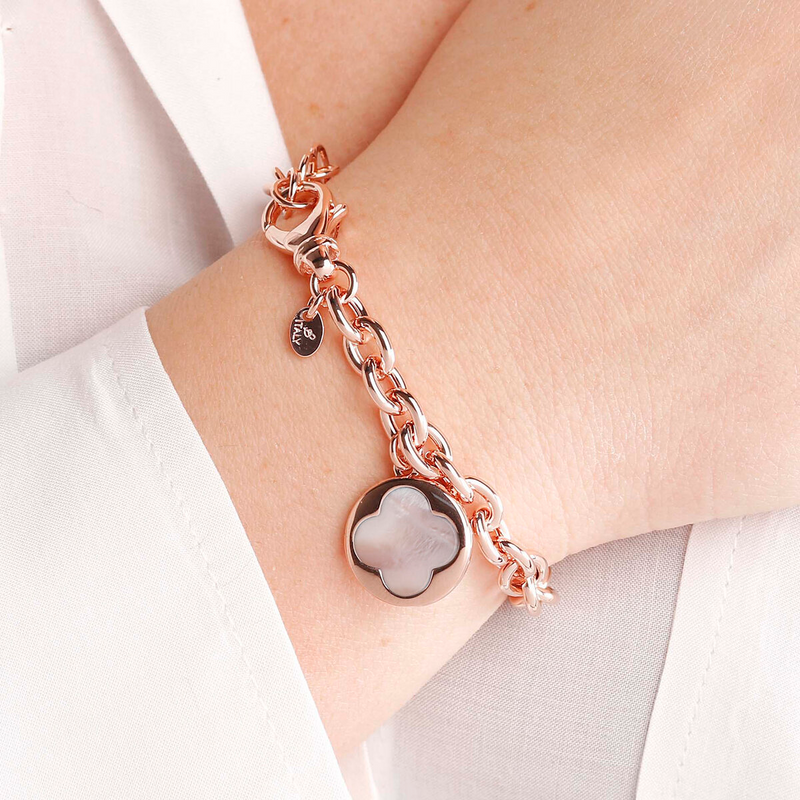 Rolo Chain Bracelet with Four Leaf Clover Pendant in Natural Stone