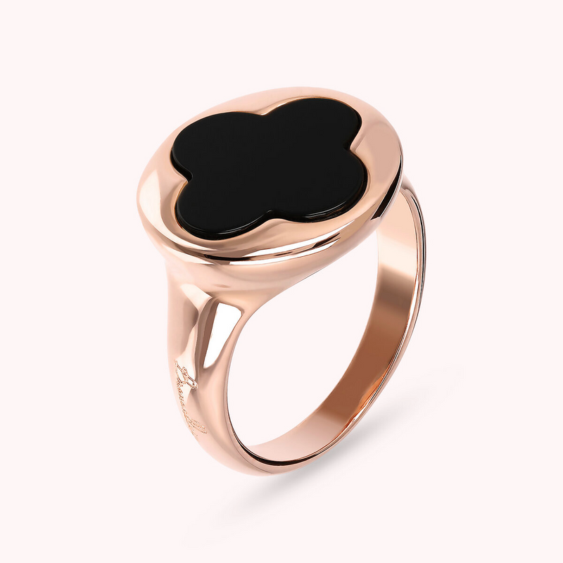 Chevalier Ring with Four Leaf Clover in Natural Stone