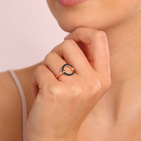 Bague cocktail avec cercle en oxyde de zirconium et spinelle noir