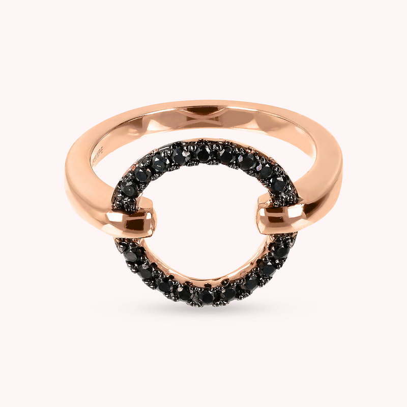 Bague cocktail avec cercle en oxyde de zirconium et spinelle noir