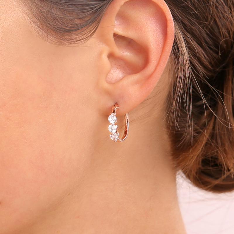 Boucles d'oreilles créoles avec trois zircons cubiques