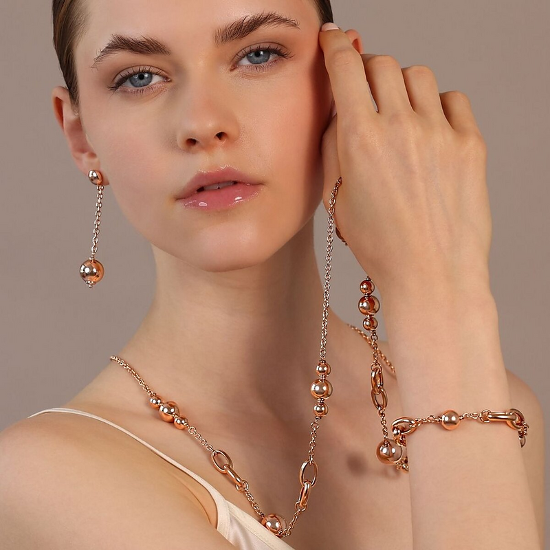 Bracelet with Woven Oval Links and Shiny Beads